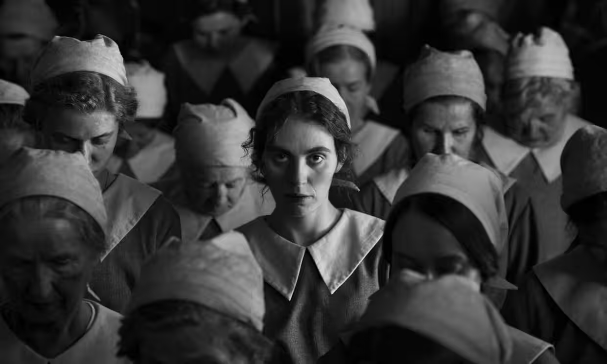 THE GIRL WITH THE NEEDLE (La ragazza con l'ago), la recensione di Silvia Gorgi del film di Magnus Von Horn in concorso al Festival di Cannes.